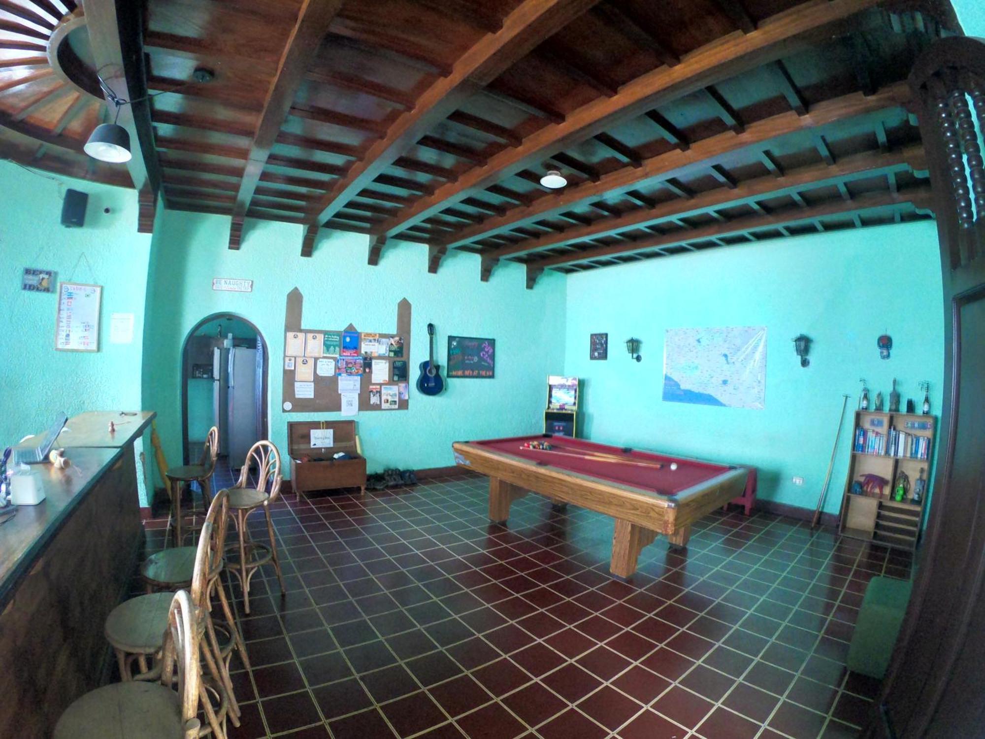 Ricks Hostel Santa Ana Luaran gambar