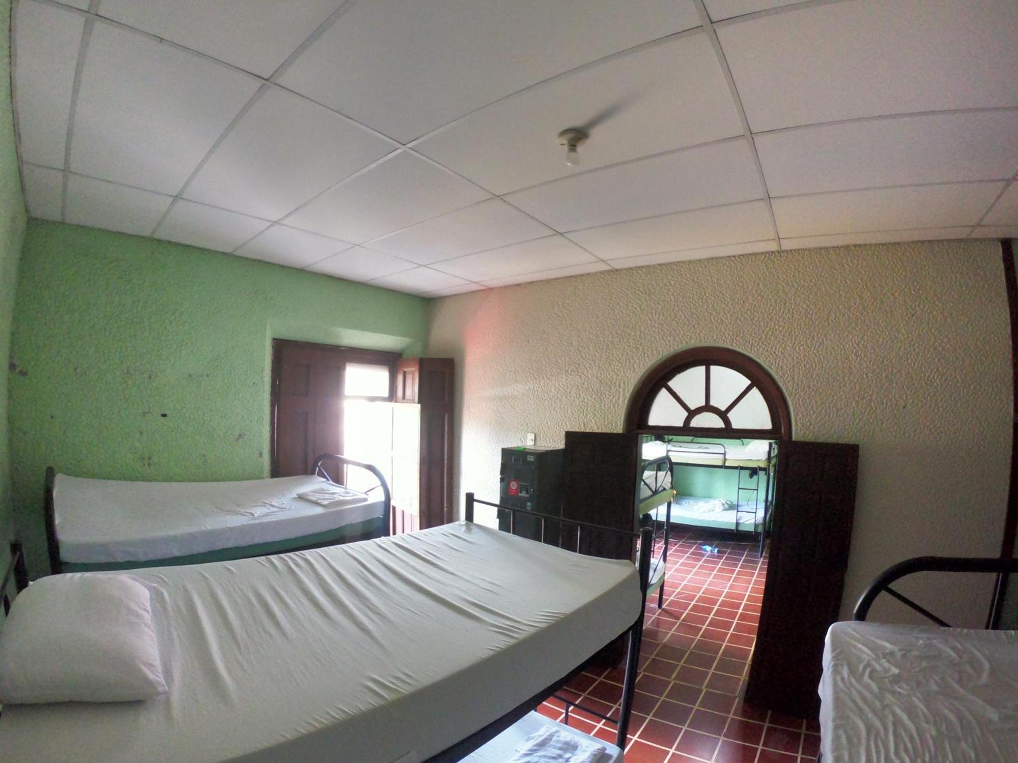 Ricks Hostel Santa Ana Luaran gambar