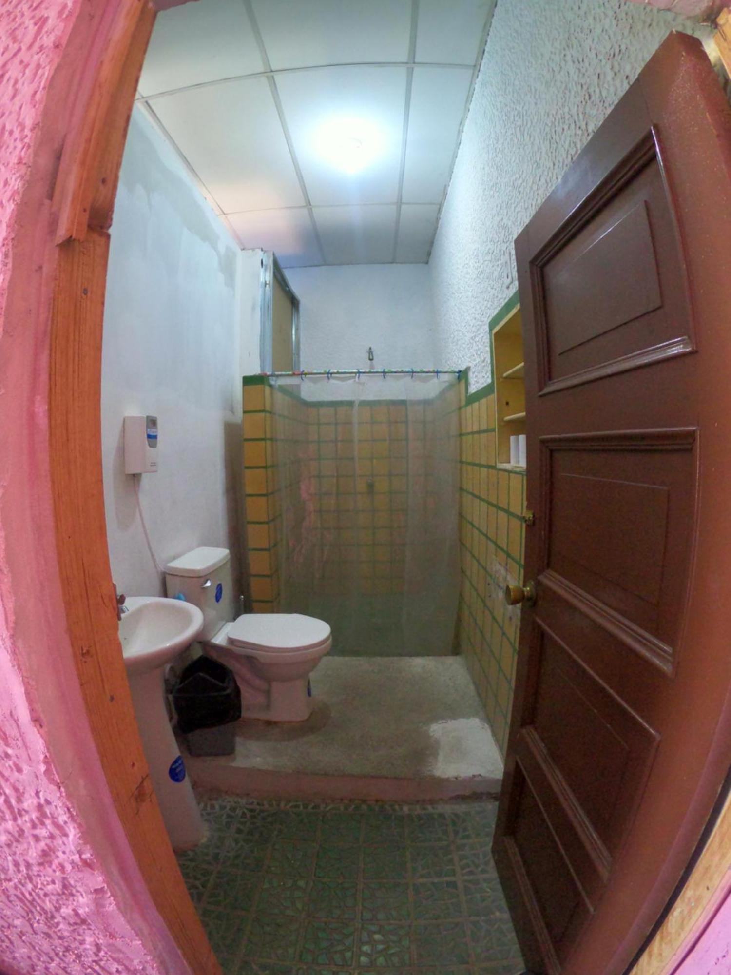 Ricks Hostel Santa Ana Luaran gambar