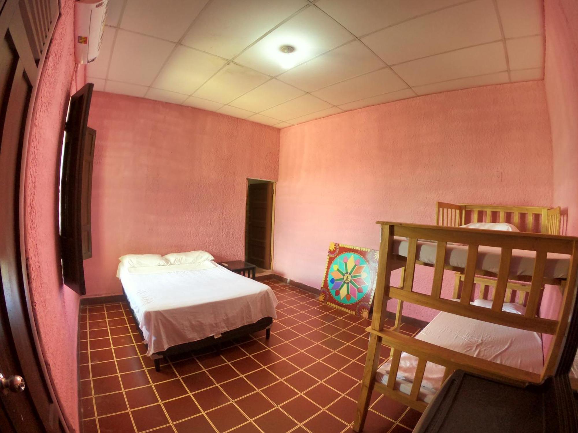 Ricks Hostel Santa Ana Luaran gambar